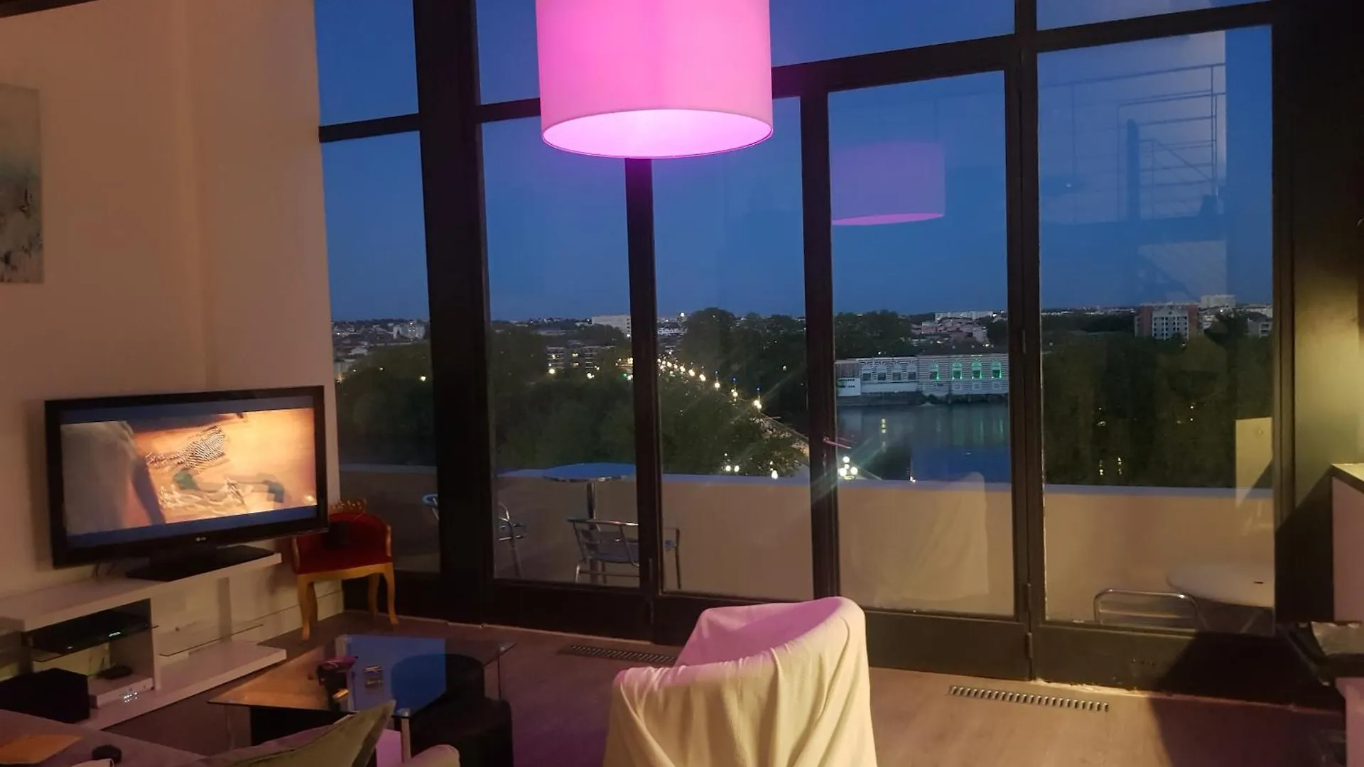 Apartamento Loft Vue Fleuve Garonne Parking Gratuit Toulouse 0*,  Francia